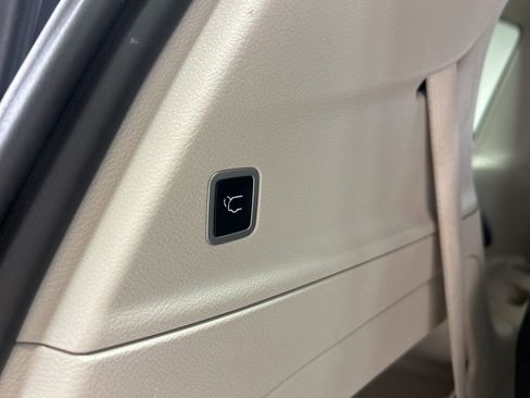 Certified 2024 Chrysler Pacifica Touring-L image 39