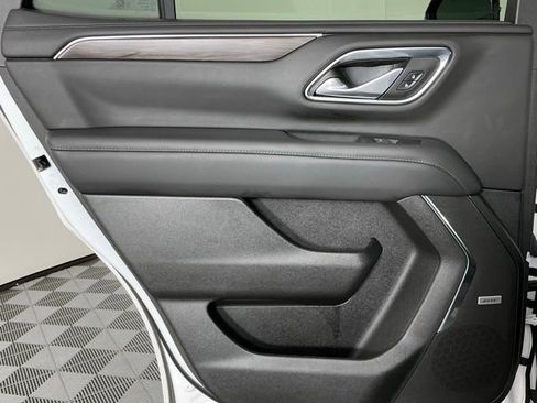 Used 2022 Chevrolet Tahoe LT w/ Luxury Package image 12