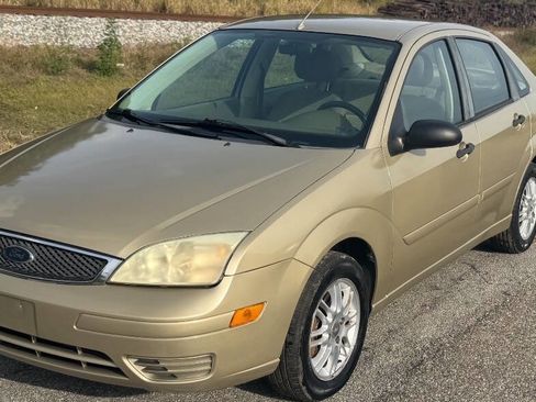 Used 2007 Ford Focus S image 2