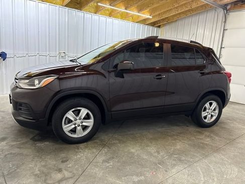Used 2021 Chevrolet Trax LT w/ LT Convenience Package AWD/4WD image 4