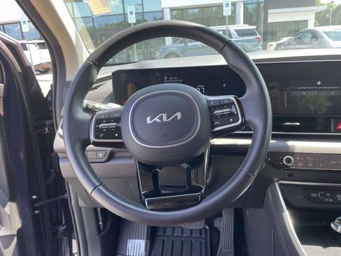 Certified 2025 Kia Carnival EX FWD image 19