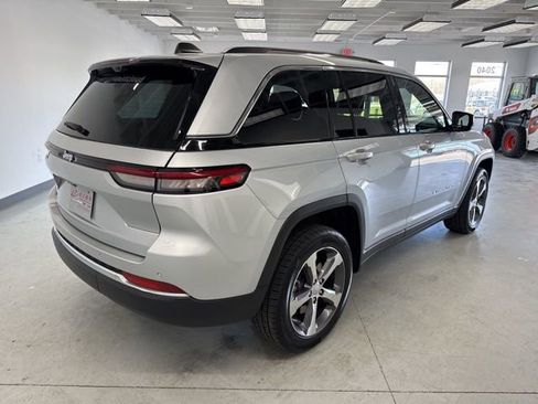 Used 2023 Jeep Grand Cherokee 4WD 4xe w/ Luxury Tech Group II image 13