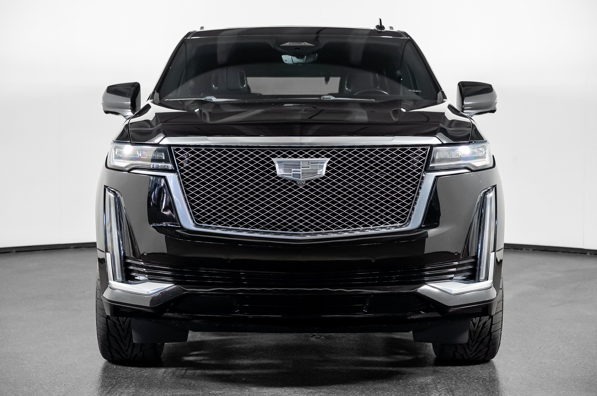 Used 2021 Cadillac Escalade Premium Luxury w/ LPO, Radiant Package AWD/4WD image 4