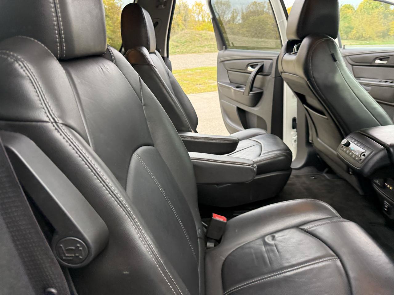 Used 2015 Chevrolet Traverse LT FWD image 28