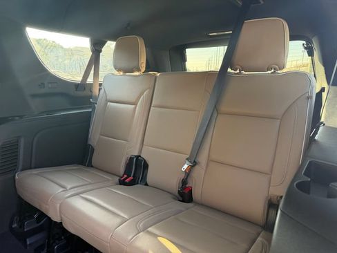 Used 2023 Chevrolet Suburban Premier w/ Premium Package 2 AWD/4WD image 25