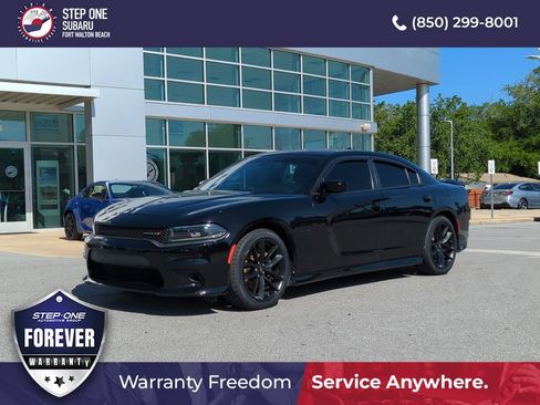 Used 2022 Dodge Charger R/T w/ Plus Group RWD image 2