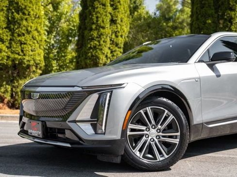 Used 2024 Cadillac Lyriq Luxury RWD image 3