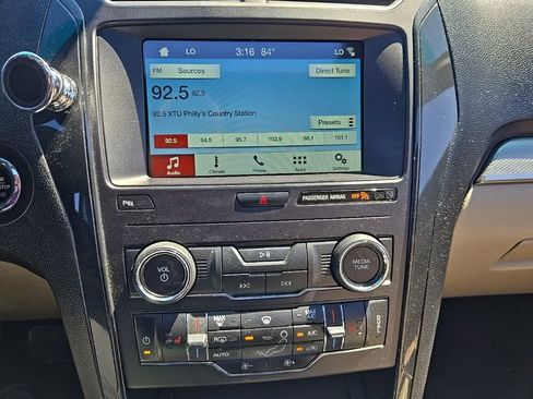 Used 2018 Ford Explorer XLT w/ Equipment Group 202A AWD/4WD image 26