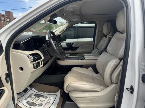 Used 2018 Lincoln Navigator Reserve w/ Technology Package AWD/4WD image 12