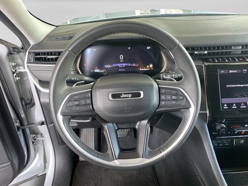Used 2023 Jeep Grand Cherokee L Laredo RWD image 12