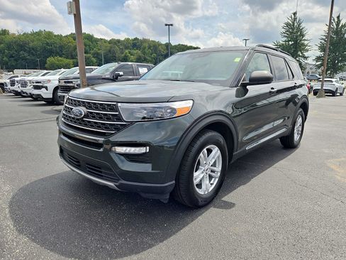 Used 2022 Ford Explorer XLT w/ Equipment Group 202A AWD/4WD image 3