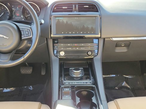 Used 2020 Jaguar F-PACE Premium AWD/4WD image 29