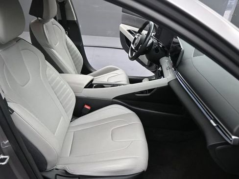 Used 2024 Hyundai Elantra Limited FWD image 14