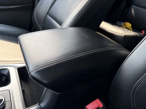 Used 2022 Ford Explorer XLT w/ Equipment Group 202A image 12