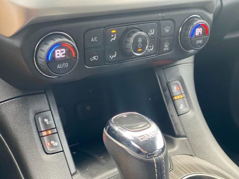 Used 2018 GMC Acadia SLT image 10