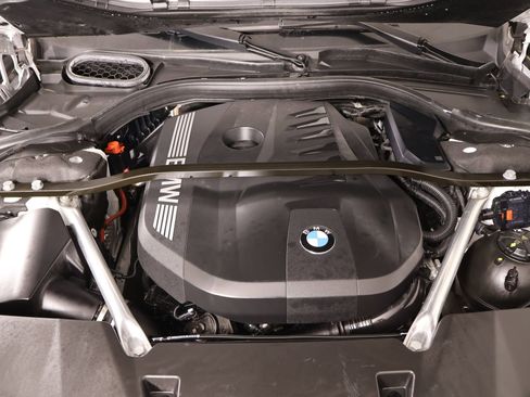 Used 2023 BMW 740i w/ Parking Assistance Package image 21