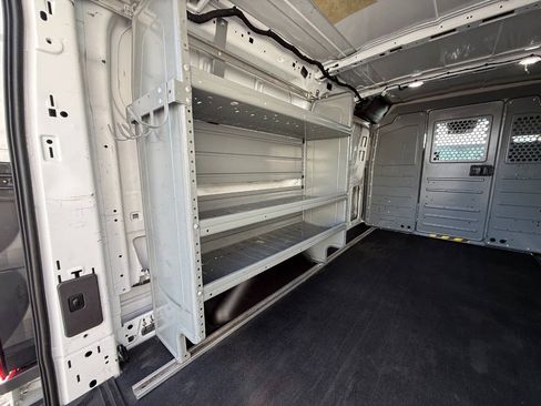 Used 2018 Ford Transit 150 130 Low Roof RWD image 28