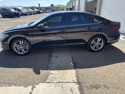 Used 2024 Volkswagen Jetta SE FWD image 5