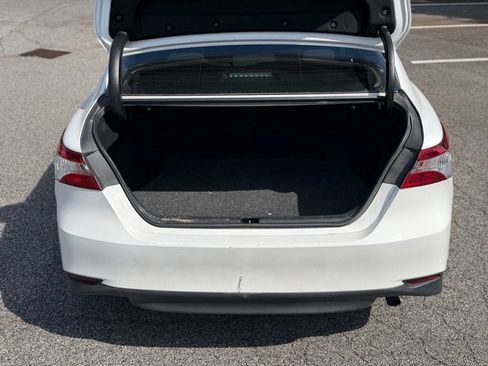 Used 2018 Toyota Camry LE FWD image 19