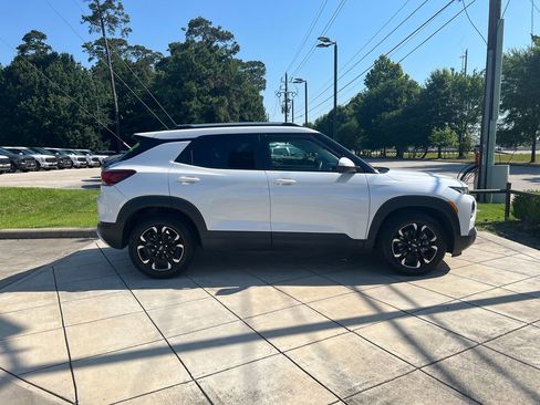 Used 2022 Chevrolet TrailBlazer LT w/ Sun and Liftgate Package FWD image 4