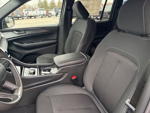 New 2026 Jeep Grand Cherokee Laredo image 10