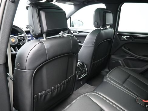 Certified 2025 Porsche Macan AWD/4WD image 8