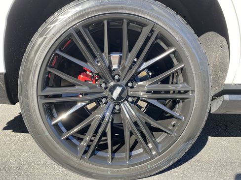 Used 2024 Cadillac Escalade V w/ LPO, ONYX Package image 47