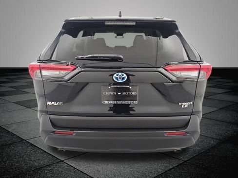 Used 2021 Toyota RAV4 LE image 5