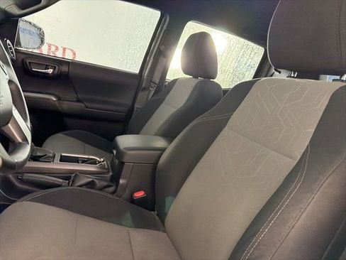 Used 2021 Toyota Tacoma TRD Sport RWD image 11