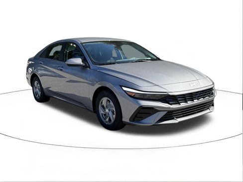 New 2026 Hyundai Elantra SE image 1