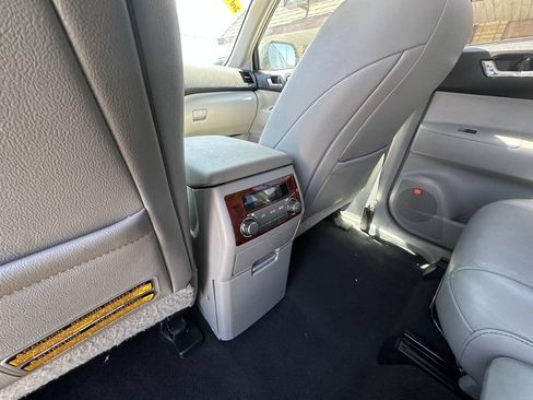 Used 2013 Toyota Highlander Limited AWD/4WD image 22