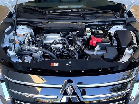 New 2026 Mitsubishi Outlander SE image 11