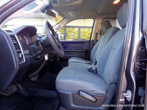 Used 2018 RAM 1500 Express AWD/4WD image 9
