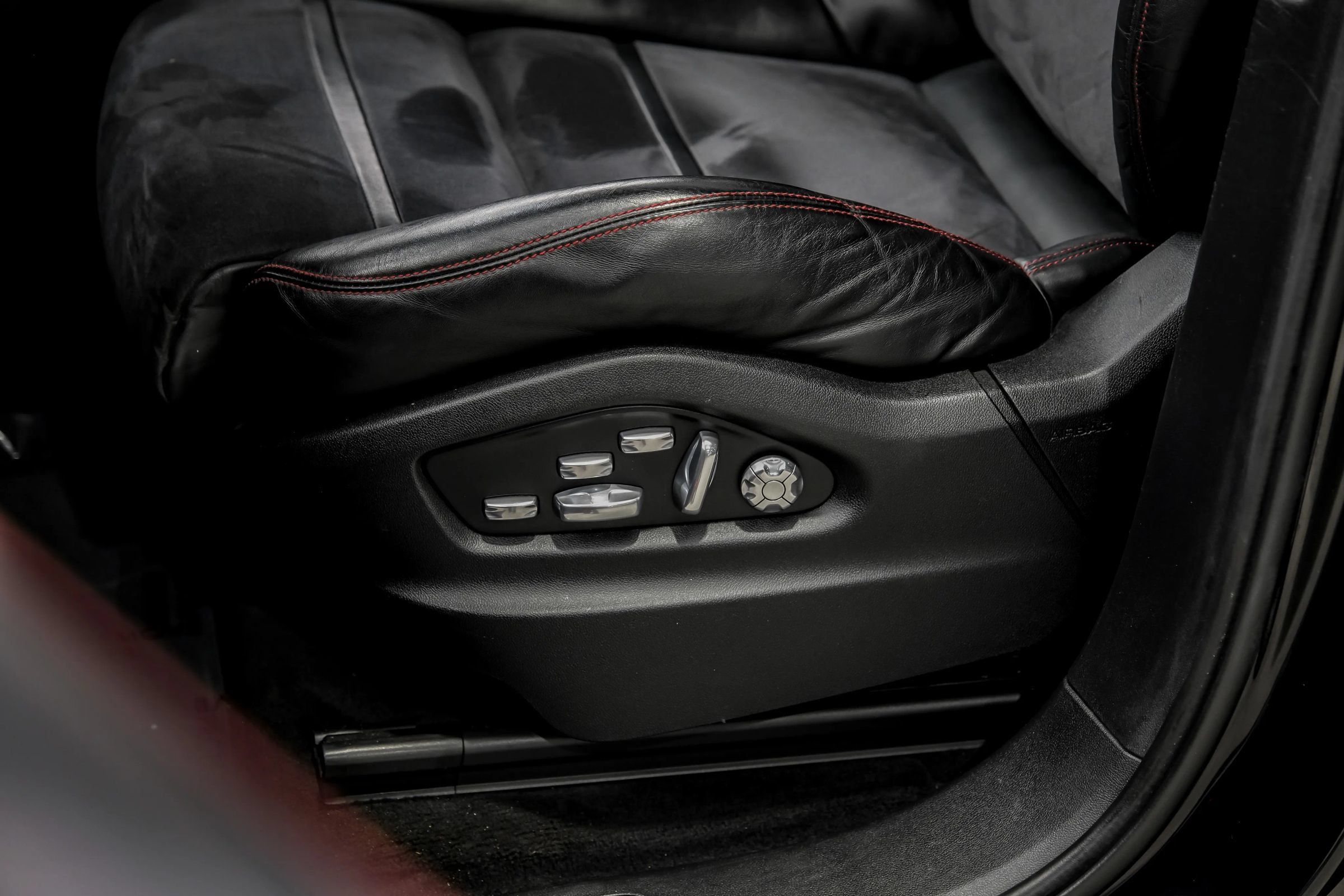 Used 2021 Porsche Cayenne GTS w/ Premium Package AWD/4WD image 43