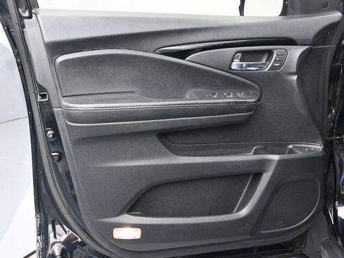 Used 2021 Honda Pilot Touring image 11