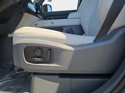 Used 2025 Land Rover Defender 110 S image 29