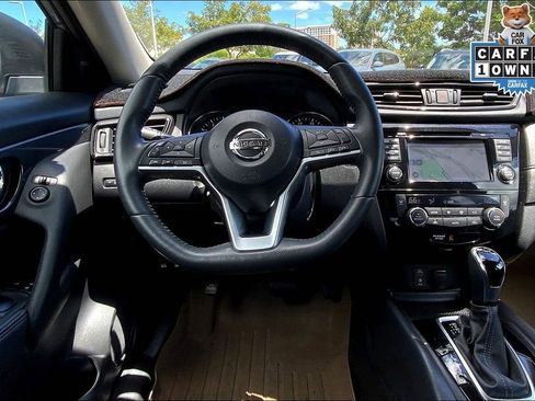 Used 2017 Nissan Rogue SV w/ SV Premium Package image 5