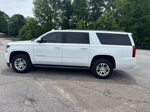 Used 2019 Chevrolet Suburban LT RWD image 9