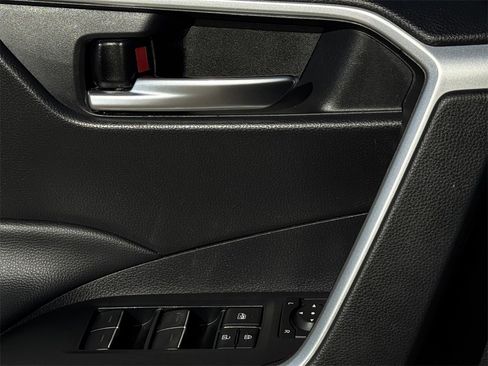 Used 2024 Toyota RAV4 SE image 24