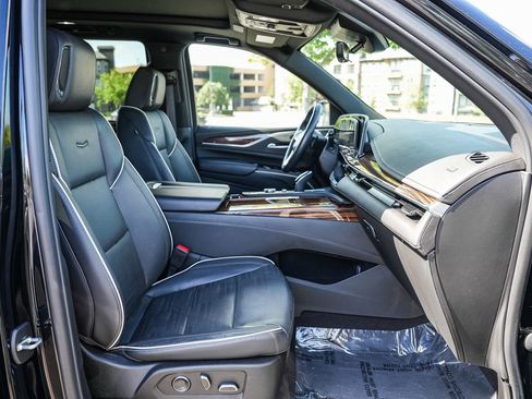 Used 2023 Cadillac Escalade Premium Luxury AWD/4WD image 16
