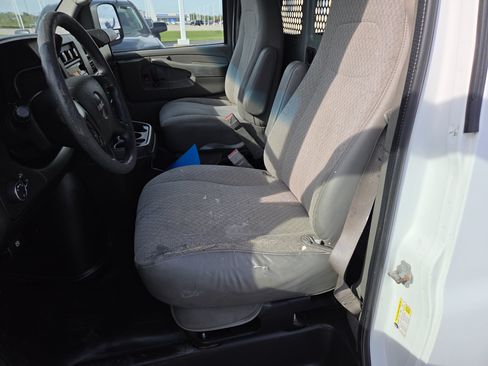 Used 2015 GMC Savana 2500 RWD image 9