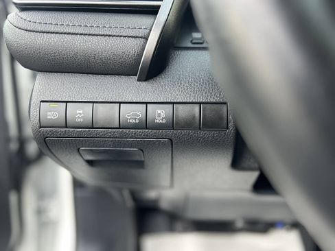 Used 2022 Toyota Camry LE FWD image 11