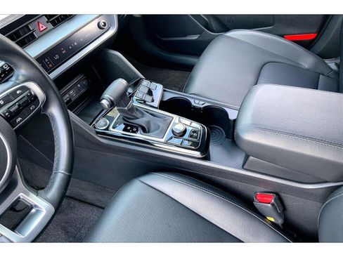 Used 2024 Kia Sportage EX FWD image 15