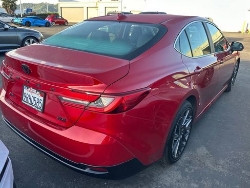 Used 2025 Toyota Camry XLE image 5