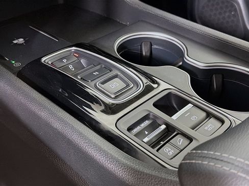 Used 2024 Honda Pilot Touring image 20