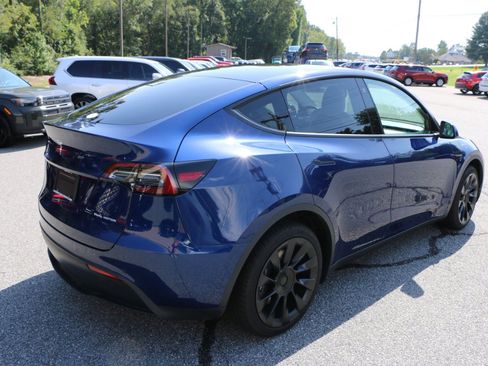 Used 2022 Tesla Model Y Long Range AWD/4WD image 8