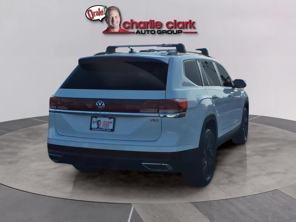 Used 2024 Volkswagen Atlas SE FWD image 5