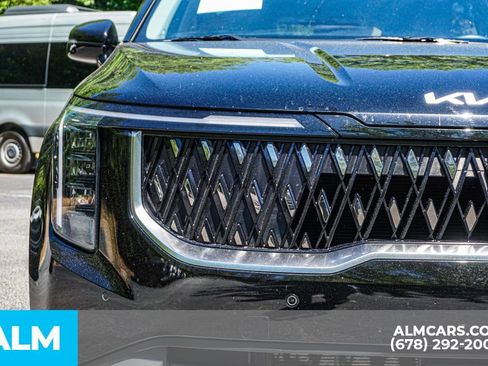 Used 2025 Kia Carnival FWD image 11