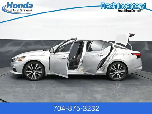 Used 2020 Nissan Altima 2.5 SR w/ Premium Package FWD image 31