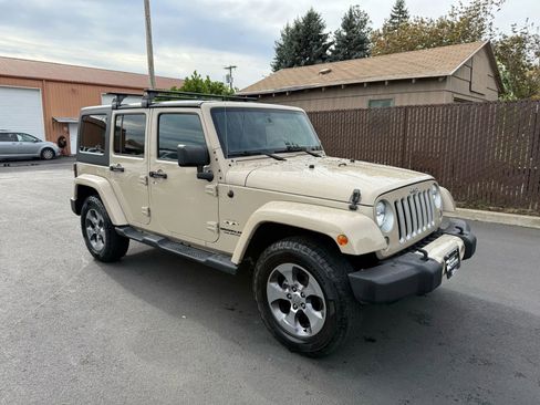 Used 2016 Jeep Wrangler Unlimited Sahara w/ Connectivity Group image 3